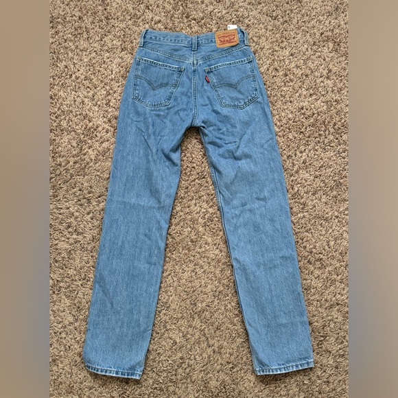 Two pairs of Levi’s denim - Picture 6 of 7